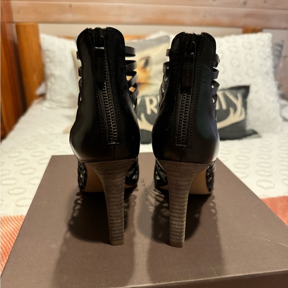LIKE NEW - Elie Tahari Black Gladiator Strap Leather Heeled Sandals - Size 37 - Picture 4 of 16